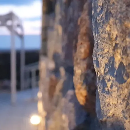 Iliada-odysseas 4* Perissa (Santorini)
