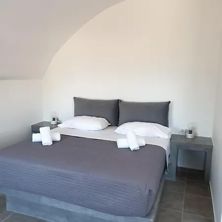 Iliada-odysseas 4* Perissa (Santorini)
