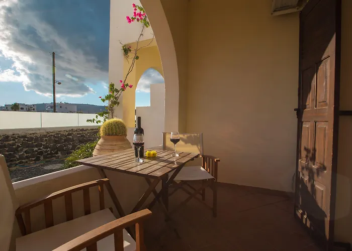 Iliada-odysseas 4* Perissa (Santorini)