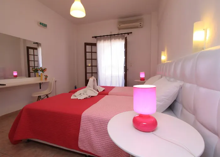 Iliada-odysseas 4* Perissa (Santorini)